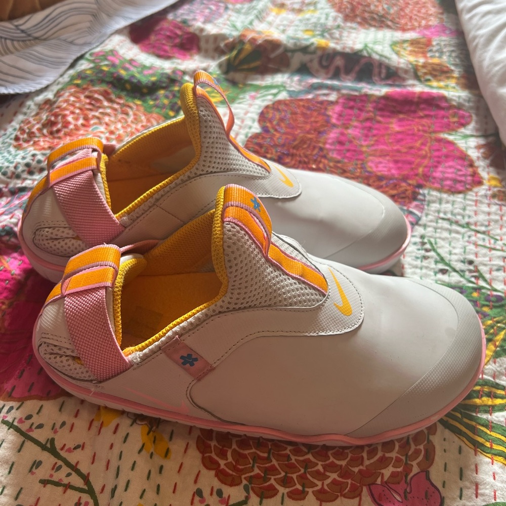 Nike Air Zoom Pulse Nursing Shoes Size 8 Women EU 39 6.5 standard Pink/White